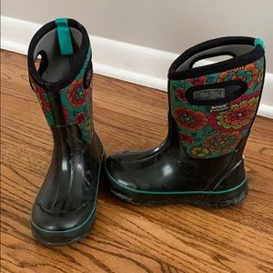 Girls Bogs size 1